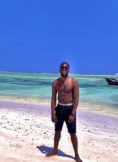 Bonface - masseur in Nairobi Photo 2 of 7