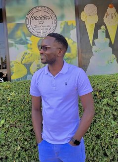 Bonface - masseur in Nairobi Photo 5 of 7