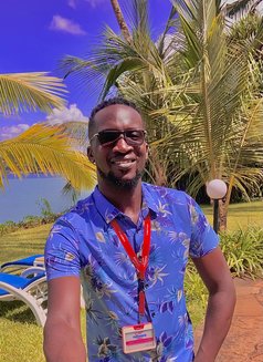 Bonface - masseur in Nairobi Photo 6 of 7