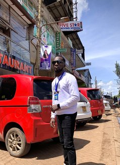 Bonface - masseur in Nairobi Photo 7 of 7