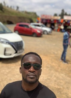 Bonface - masseur in Mombasa Photo 6 of 7