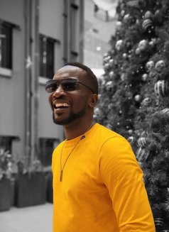 Bonface - masseur in Nairobi Photo 6 of 7