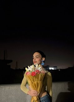 Boni - Transsexual escort in New Delhi Photo 4 of 7