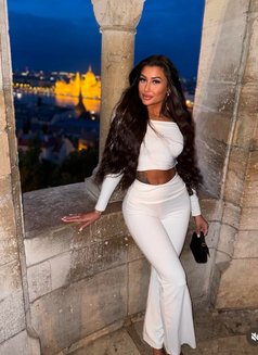 Bonnie - puta in Dubai Photo 5 of 6