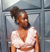 Booby Tall Tessie - Intérprete de adultos in Nairobi