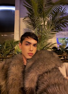 Boran - Male escort in İstanbul Photo 1 of 2
