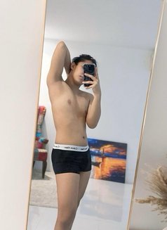 BOTH π΅π 100% real professional massage - Male escort in Singapore Photo 12 of 15