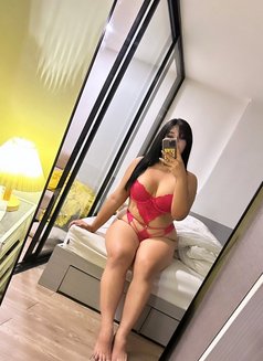 Aminaa - Transsexual escort in Jeddah Photo 5 of 8