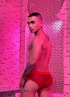 Boy in Town - Male escort in Singapore Photo 1 of 30