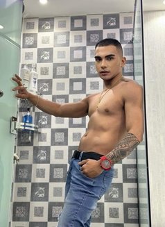 Boy in Town - Male escort in Bangkok Photo 4 of 30