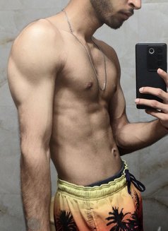 Boy Nik - Male escort in New Delhi Photo 1 of 8