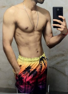 Boy Nik - Male escort in New Delhi Photo 2 of 8