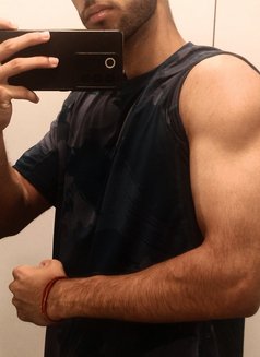 Boy Nik - Male escort in New Delhi Photo 7 of 8