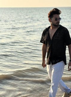 Br0wn Bear - Male escort in Indore Photo 1 of 5