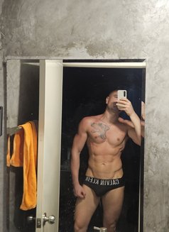 Brad - Acompañantes masculino in Bangkok Photo 1 of 3