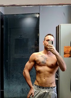 Brad - Acompañantes masculino in Bangkok Photo 4 of 5