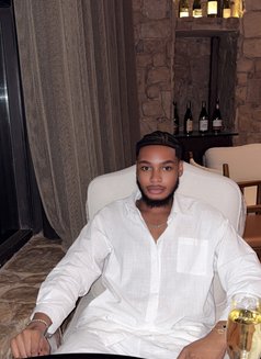 Brad - Male escort in Nairobi Photo 1 of 4