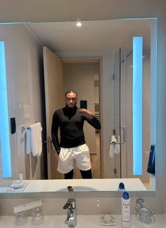 Brad - Male escort in Nairobi Photo 3 of 4