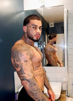 Brad Pro - Male escort in London Photo 7 of 7