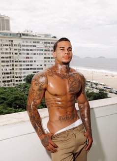Brad Pro - Male escort in London Photo 1 of 7