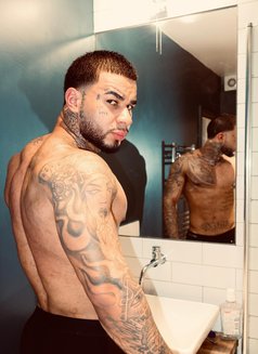 Brad Pro - Male escort in London Photo 3 of 7