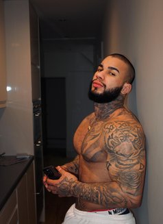 Brad Pro - Male escort in London Photo 4 of 7