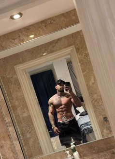 Brad Pro - Male escort in London Photo 5 of 7