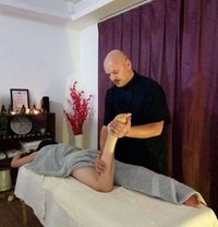 Bradut - masseur in Shenzhen