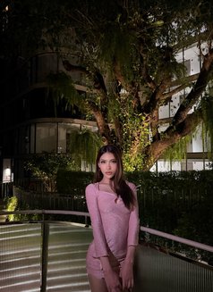 Brainna - Transsexual companion in Bangkok Photo 2 of 5