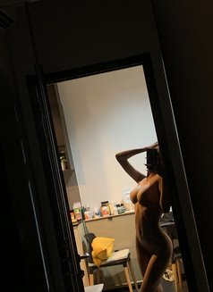 Brianna - Transsexual companion in Bangkok Photo 5 of 7