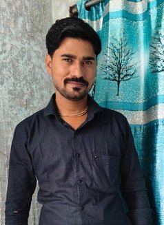 Braj - Acompañantes masculino in Indore Photo 2 of 5