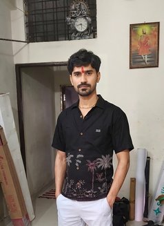 Braj - Acompañantes masculino in Indore Photo 3 of 5