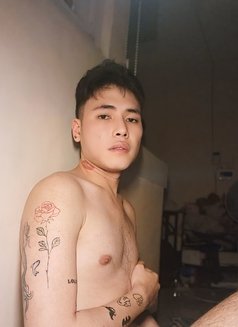 Brake Santos - Male escort in Manila Photo 3 of 3