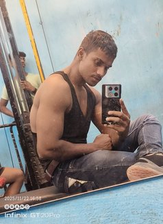 Brand - Acompañantes masculino in Varanasi Photo 4 of 4