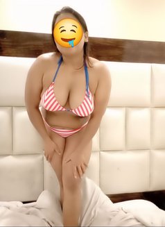 NIHARIKA 🫦BRANDED🥀 (LIVE COUPLE SHOW) - escort in New Delhi Photo 4 of 7