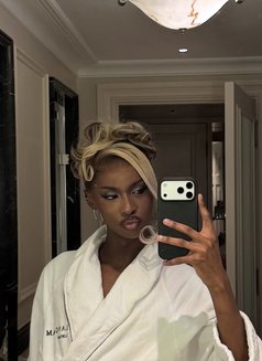 Bratz Doll - Transsexual escort in Lagos, Nigeria Photo 3 of 5