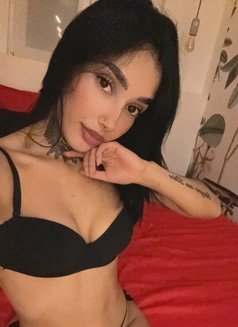 Brazilian Babe Valentina 20y - puta in Al Manama Photo 1 of 7