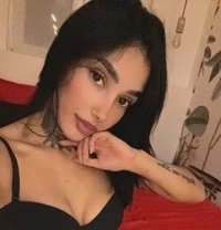 Brazilian Babe Valentina 20y - puta in Al Manama Photo 1 of 7