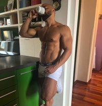 Brazilian Bodybuilder - Acompañantes masculino in Dubai