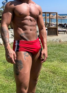 Brazilian Boy - Acompañantes masculino in Dubai Photo 2 of 5