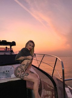 Brazilian girl Jade - puta in Dubai Photo 11 of 14