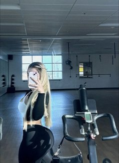 Brazilian girl Jade - puta in Dubai Photo 14 of 15