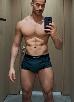 Lucca twinkbr - Male escort in Dubai Photo 2 of 20