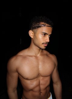 Lucca twinkbr - Male escort in Dubai Photo 5 of 20