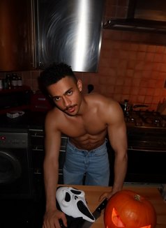 Lucca twinkbr - Male escort in Dubai Photo 6 of 20