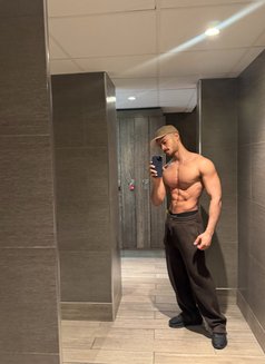 Lucca twinkbr - Male escort in Dubai Photo 7 of 20