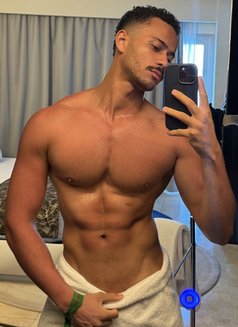 Lucca twinkbr - Male escort in Dubai Photo 8 of 20