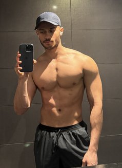 Lucca twinkbr - Male escort in Dubai Photo 9 of 20