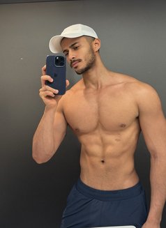 Lucca twinkbr - Male escort in Dubai Photo 10 of 20