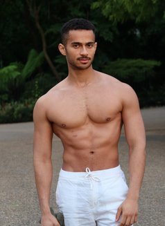 Lucca twinkbr - Male escort in Dubai Photo 12 of 20